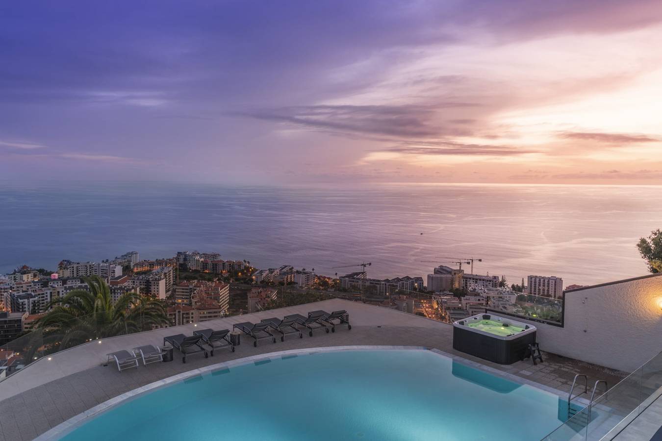 Sky Villa, piscina e vista em urbanização de luxo. in São Martinho (desambiguação), Madeira
