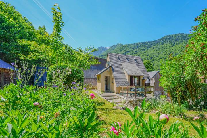 Chalet pour 7 personnes, avec jardin dans l' Ariège