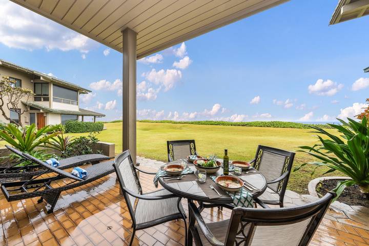 Vacation rental for 4 people, with ocean view and balcony as well as pool in Kapalua
