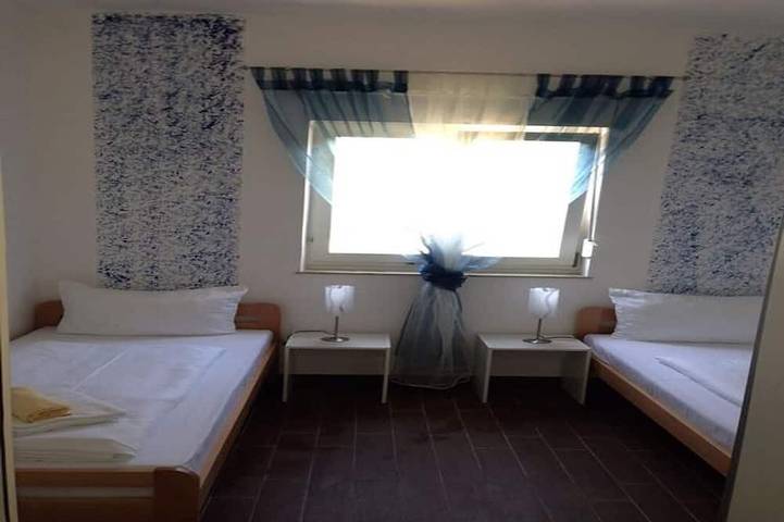 Ganze Wohnung, Residenz Beni 6 mir beheizten großen Pool in Medulin Stadt, Medulin