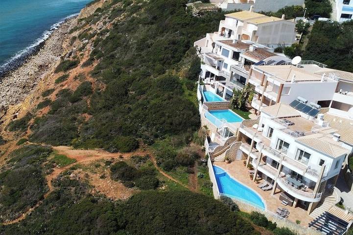 Holiday rental for 12 people, with garden and hot tub in Salema