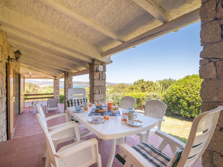 Location de vacances pour 7 personnes, avec terrasse ainsi que jardin et vue à Arzachena - 2