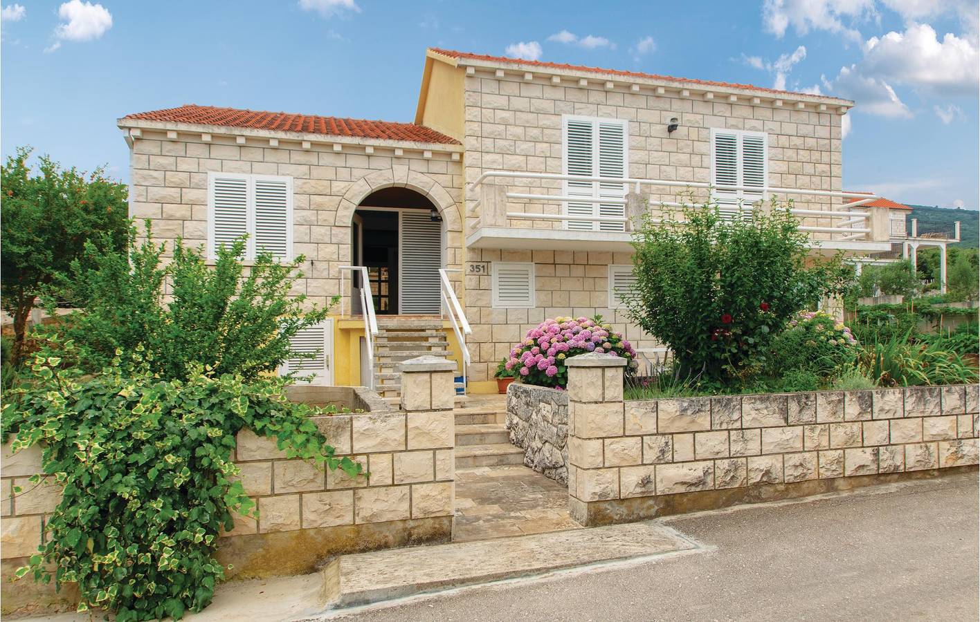 Apartamento vacacional entero, Apartamento de vacaciones para 6 personas con terraza in Knezha, Korcula