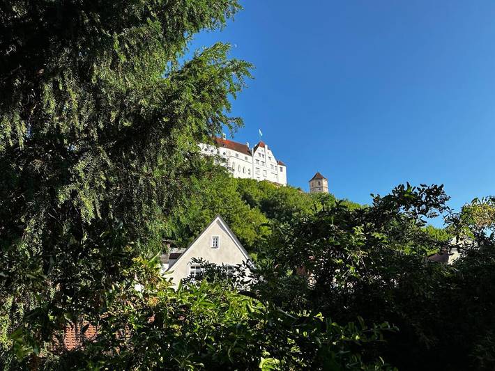 Ferienwohnung für 3 Personen, mit Balkon und Terrasse sowie Ausblick in Landshut