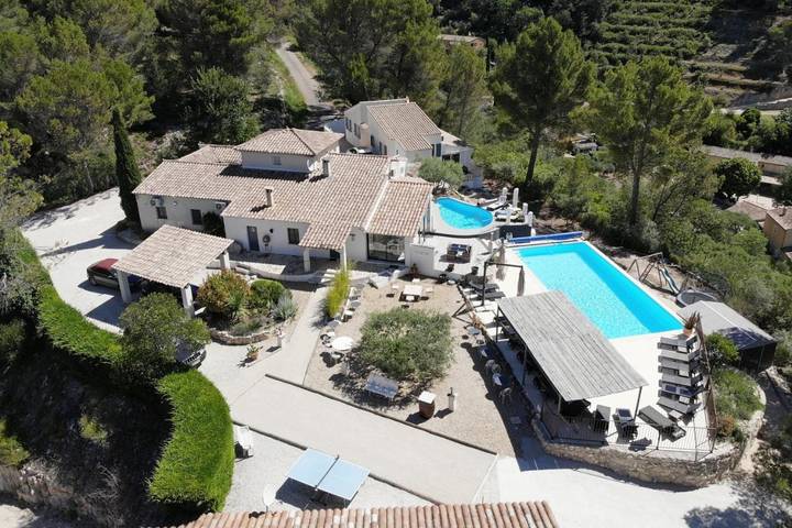 Chambre d’hôte pour 2 personnes, avec Terrasse et Jardin ainsi que Piscine et Vue