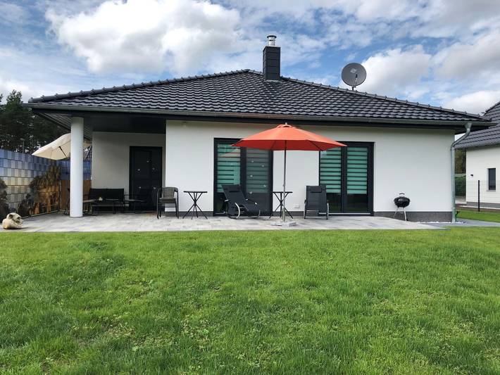 Bungalow für 4 Personen, mit Terrasse und Garten