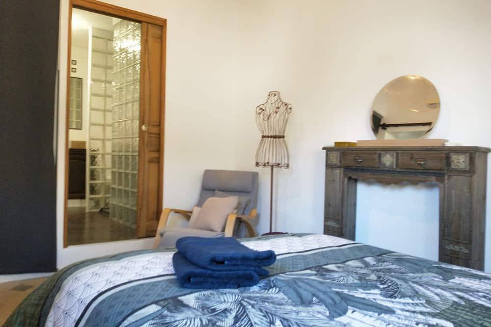 Air-conditioned villa with garden and pool near Avignon in Le Pontet, Vaucluse