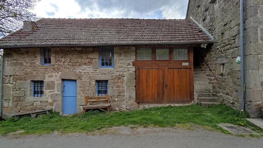 Gîte pour 3 personnes, avec vue et jardin, animaux acceptés dans Saint-Georges-Nigremont