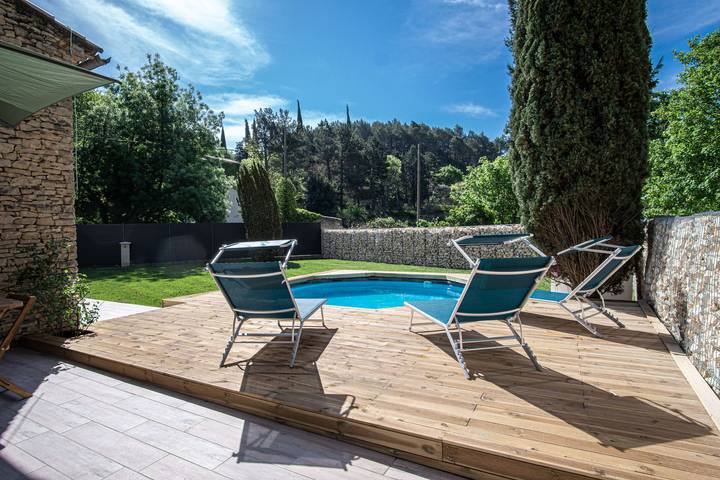 Location de vacances pour 6 personnes, avec jardin ainsi que piscine et terrasse, adapté aux familles à Fontaine-de-Vaucluse - 2