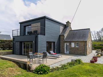 Gîte pour 6 personnes, avec jardin à Plounévez-Lochrist