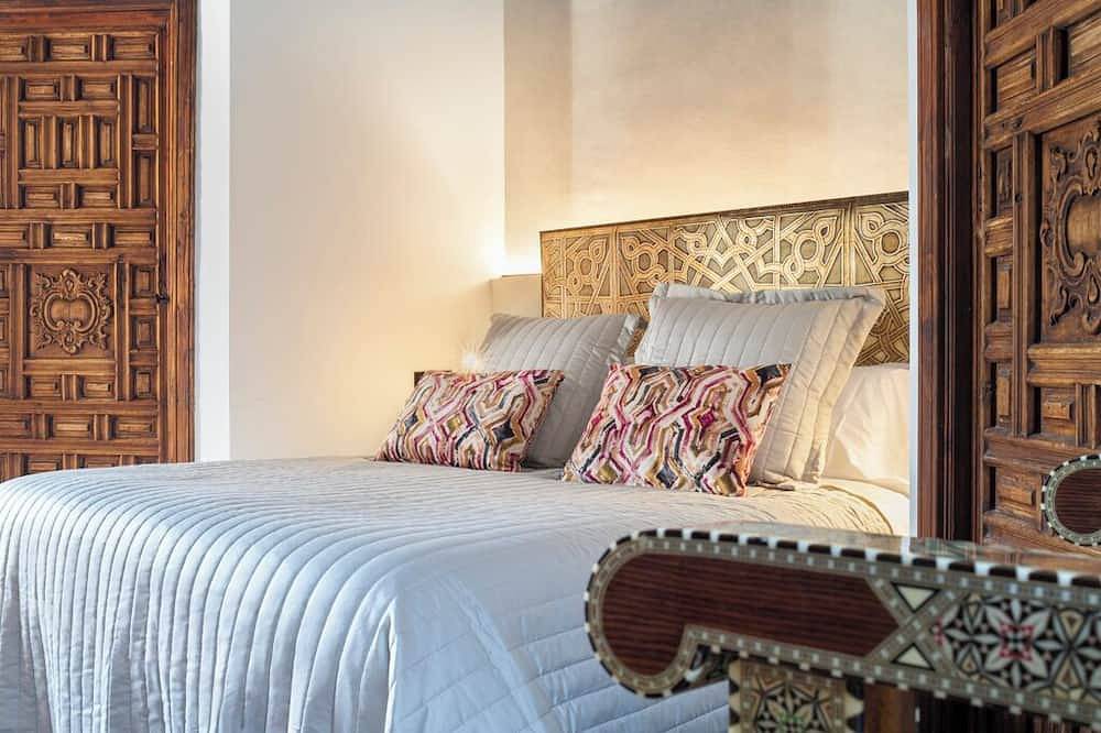 Ganze Wohnung, Casa Palacio Gandesa, Ap private Terrrace. Pool in Casco Antiguo, Sevilla