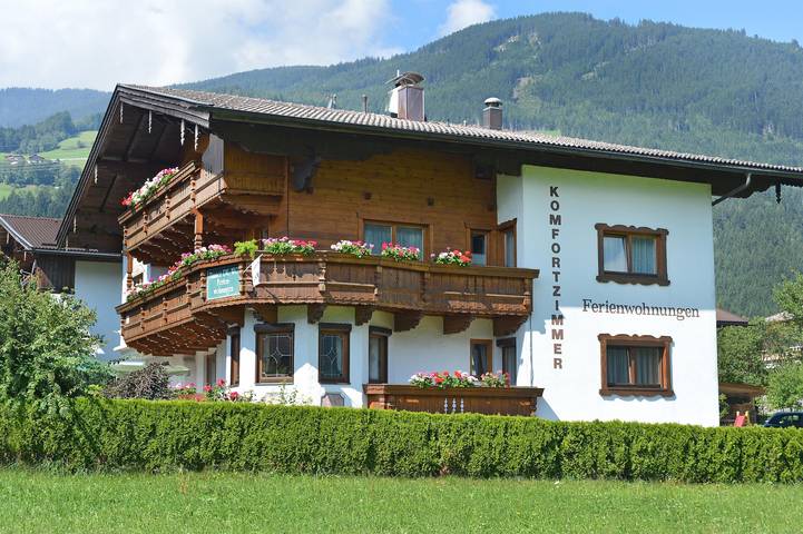 Ferienwohnung für 3 Personen, mit Balkon und Terrasse sowie Garten und Sauna in Ried im Zillertal