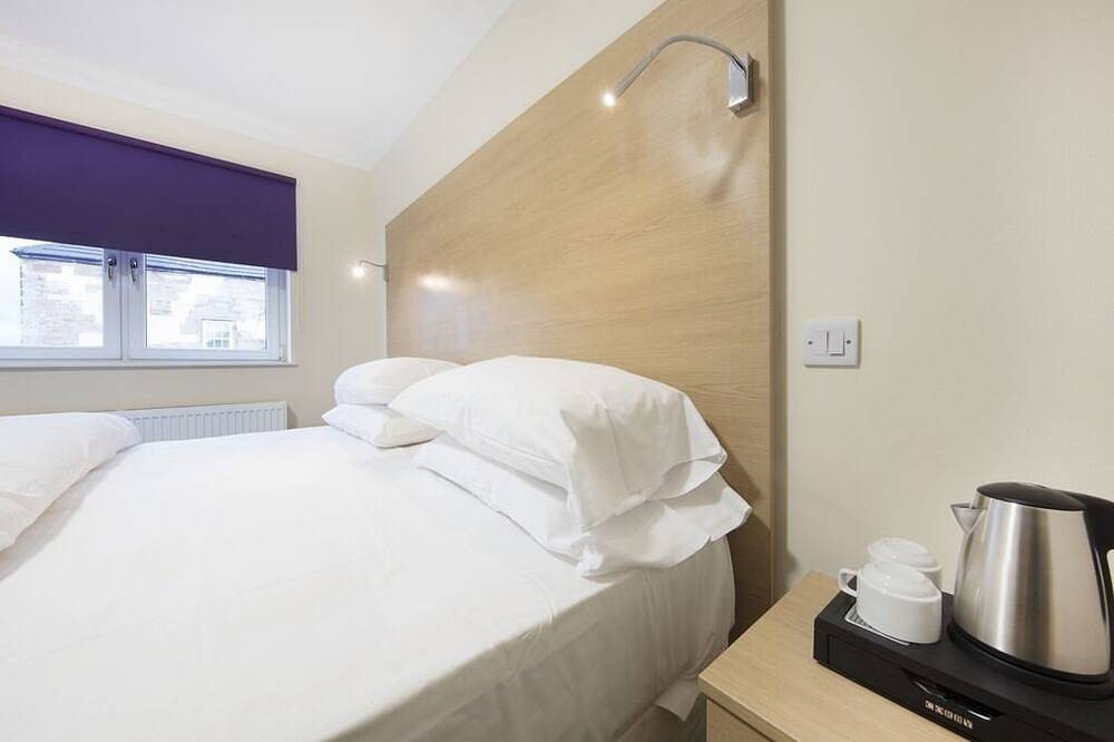 Doppelbett oder zwei Einzelbetten-Ensuite mit Dusche-1 in Hamilton, Süd Lanarkshire