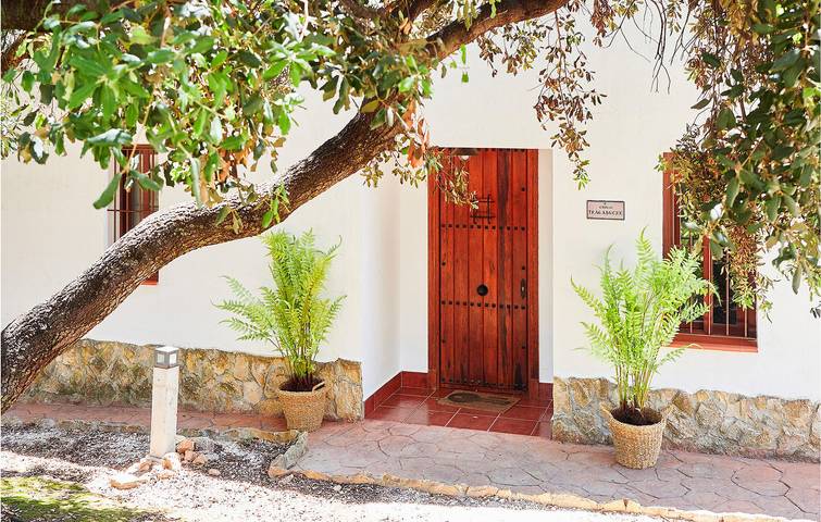 Charming Apartment with A/C, Pool, Terrace & WiFi in Estepa, Sevilla Province