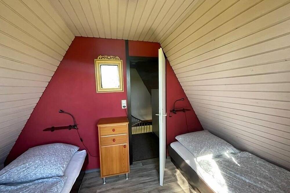 Ganze Wohnung, Ferienwohnung Huhn mit Terrasse (70 m2) in Sulzfeld, Rhön-Bayern