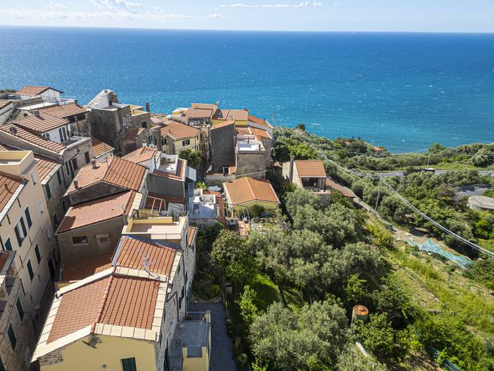 Appartamento intero, La casa di Margiò - Trilocale con terrazza vista mare in Cipressa, Riviera di Ponente
