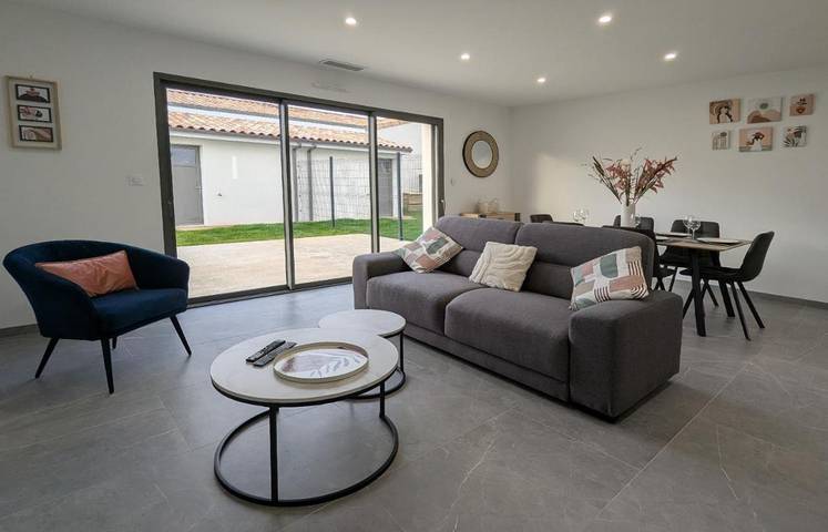Location de vacances pour 6 personnes, avec jardin à Chasseneuil-du-Poitou
