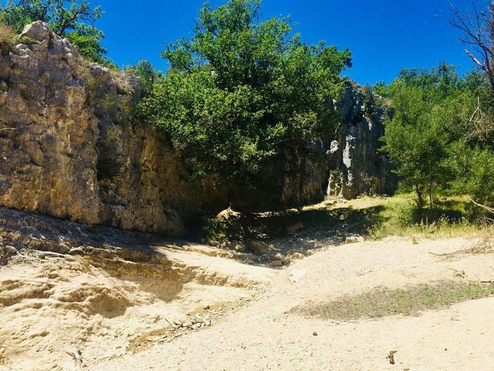 Location de vacances pour 2 personnes, avec vue ainsi que piscine et jardin à Saignon - 3
