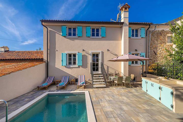 Villa pour 7 personnes, avec terrasse et piscine à Vrbnik - 2