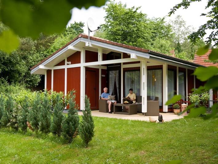 Bungalow für 5 Personen, mit Terrasse und Garten sowie Pool und Sauna