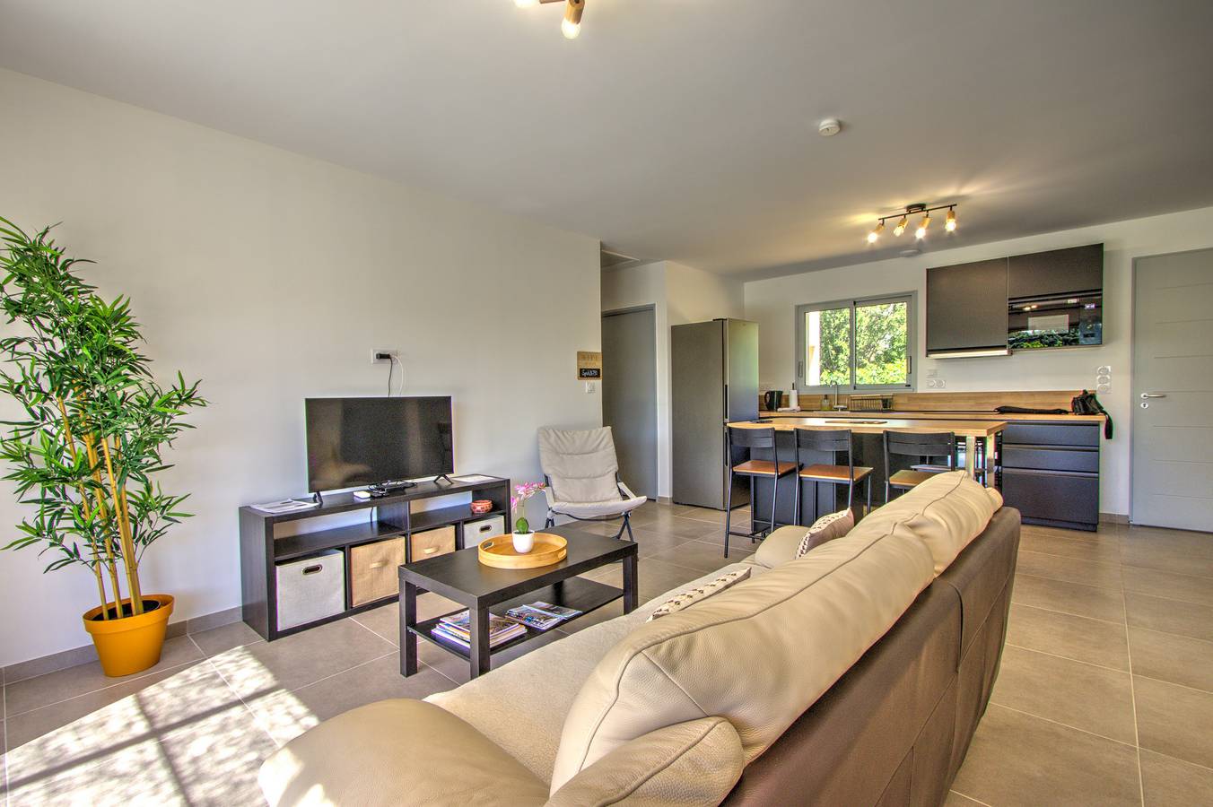 Villa neuve avec piscine privée au coeur du village - 4 pers. in Suze-la-Rousse, Région de nyons