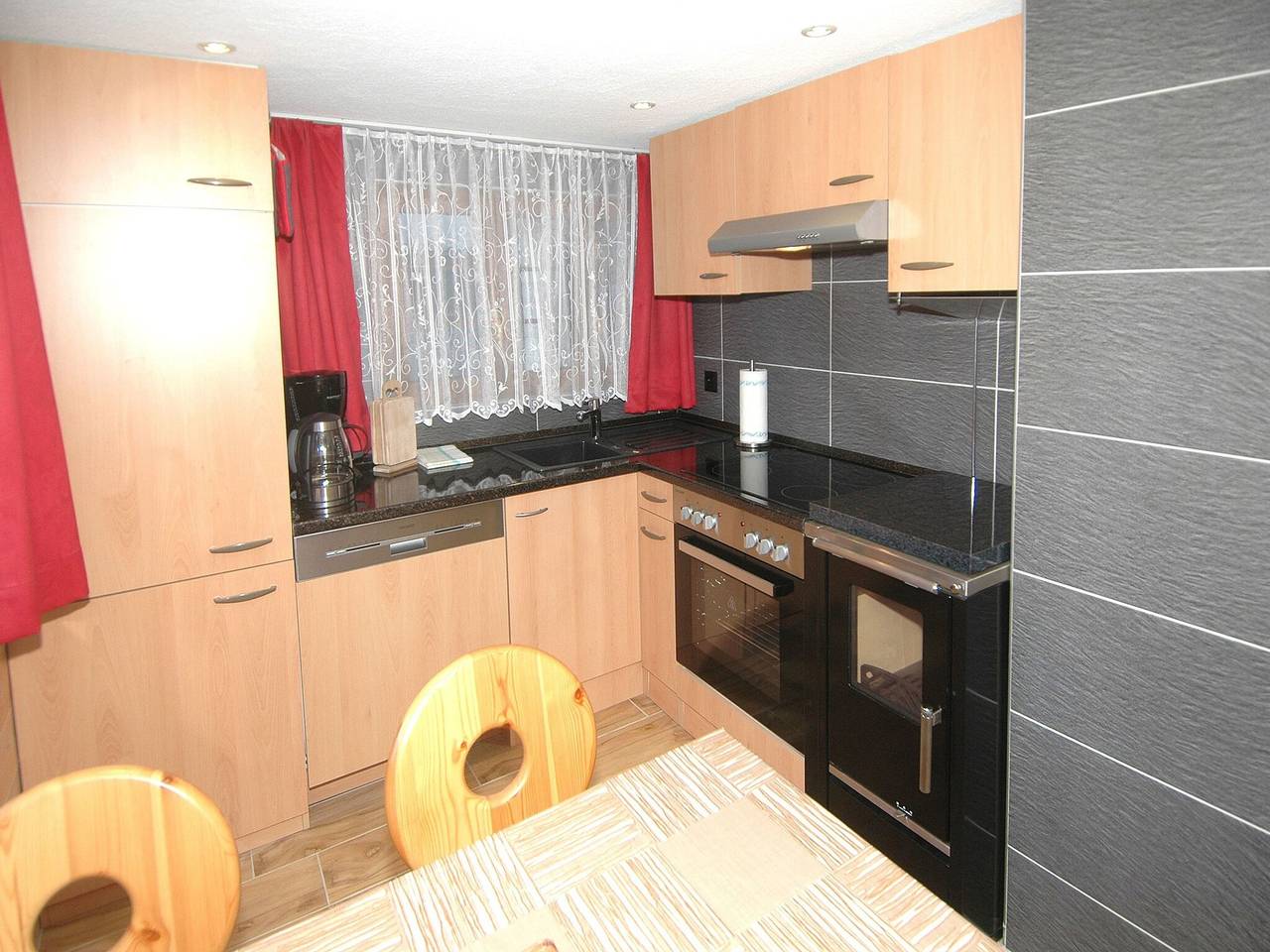 Ganze Wohnung, Lovely holiday home in Blatten with private terrace in Naters, Brig