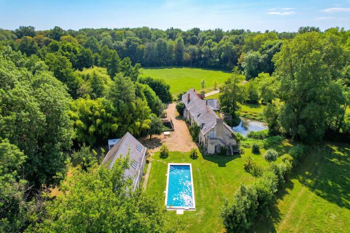 Villa for 45 people in Loire Valley