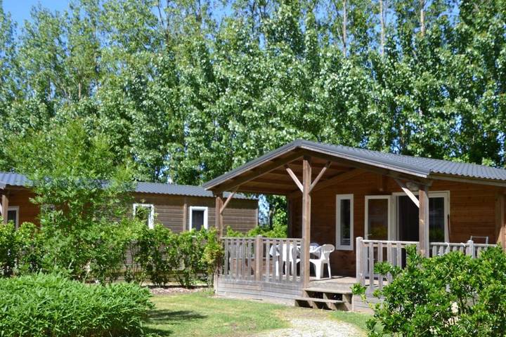 Location de vacances pour 4 personnes, avec Terrasse ainsi que Jardin et Vue à Le Perrier
