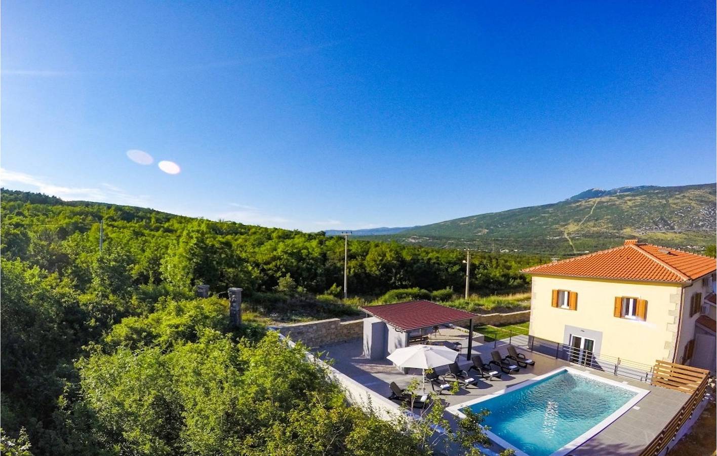 Spacieux appartement de 150 m² avec piscine près de la rivière Boljunčica in Kršan, Côte Est de l'Istrie