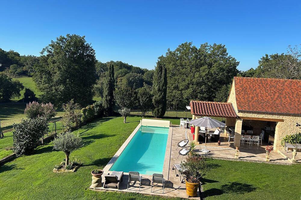 Gîte du pigeonnier with swimming pool Périgord noir Les hirondelles 5 persons in Saint-Félix-de-Reillac-et-Mortemart, Périgord