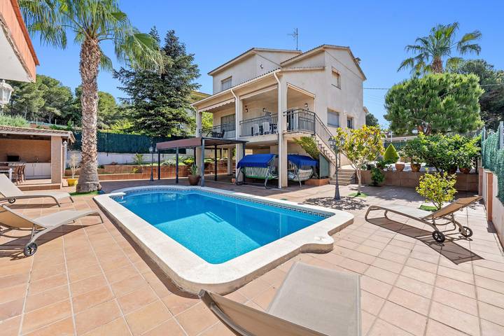 Apartamento para 9 personas, con Balcón y Jardín en Segur de Calafell