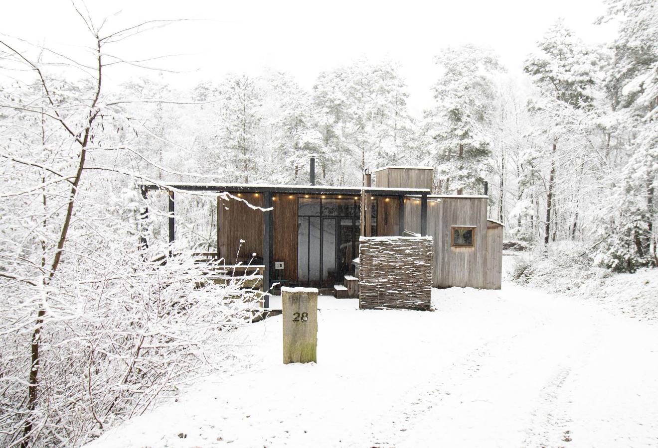 Recreatiedomein Warredal — Watercabin met hottub in Maaseik, Hoge Kempen