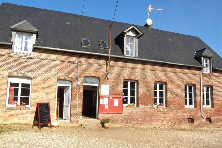 Location de vacances pour 14 personnes, avec jardin à Berville