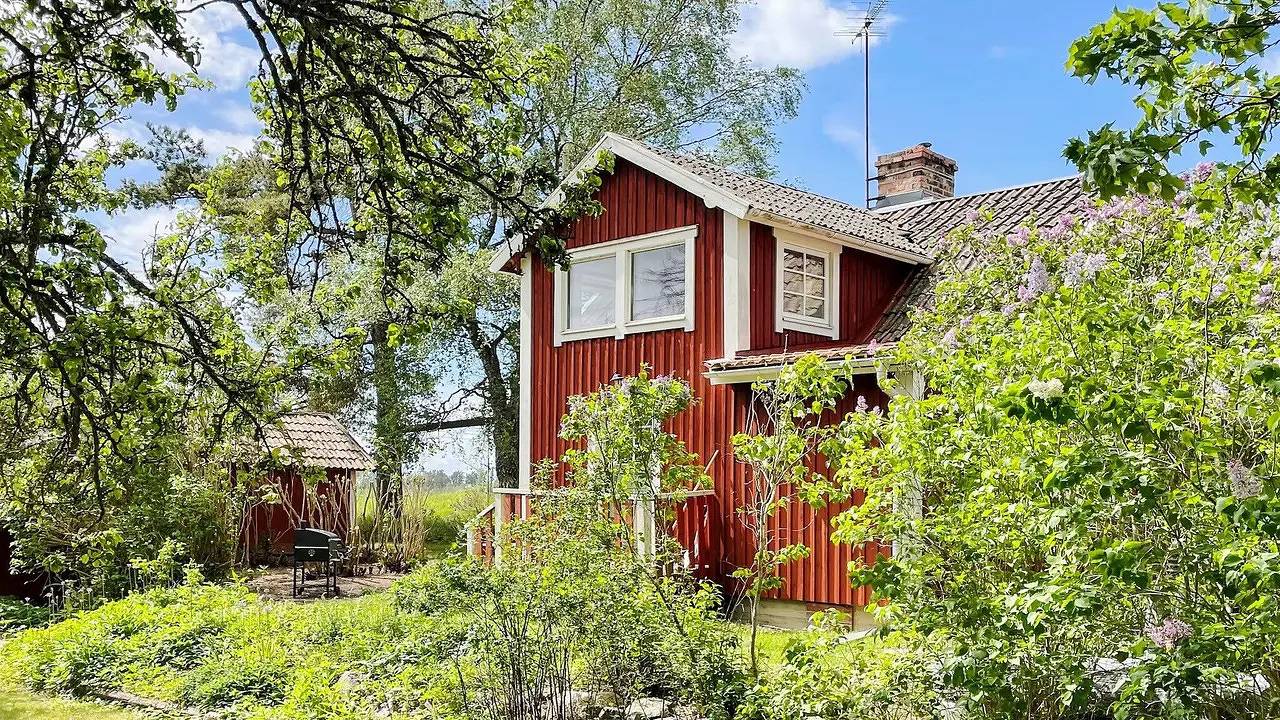 Hus för 5 Personer med trädgård in Mälaren