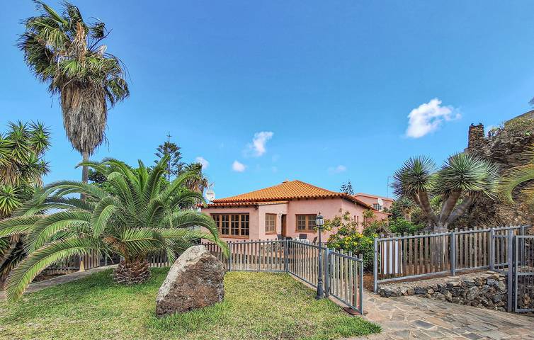 Cheap villa for 3 people, with Terrace in Tenerife