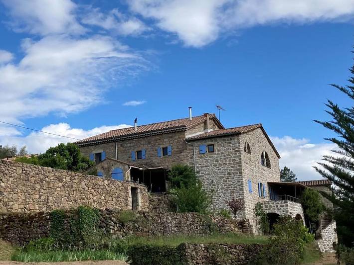 Location de vacances pour 2 personnes, avec jardin ainsi que vue et piscine à Payzac (Ardèche) - 3