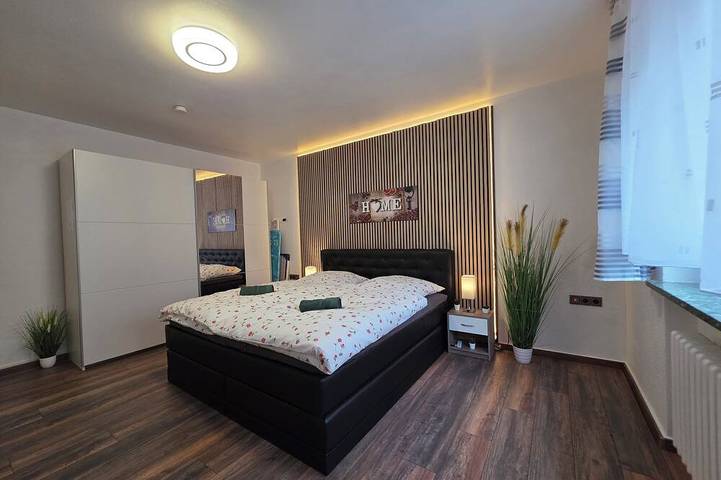 Ganze Wohnung, Exklusives und helles Apartment im Zentrum, 1 Gbit WLAN, Boxspringbetten, Spülm. in Wesertor, Kassel