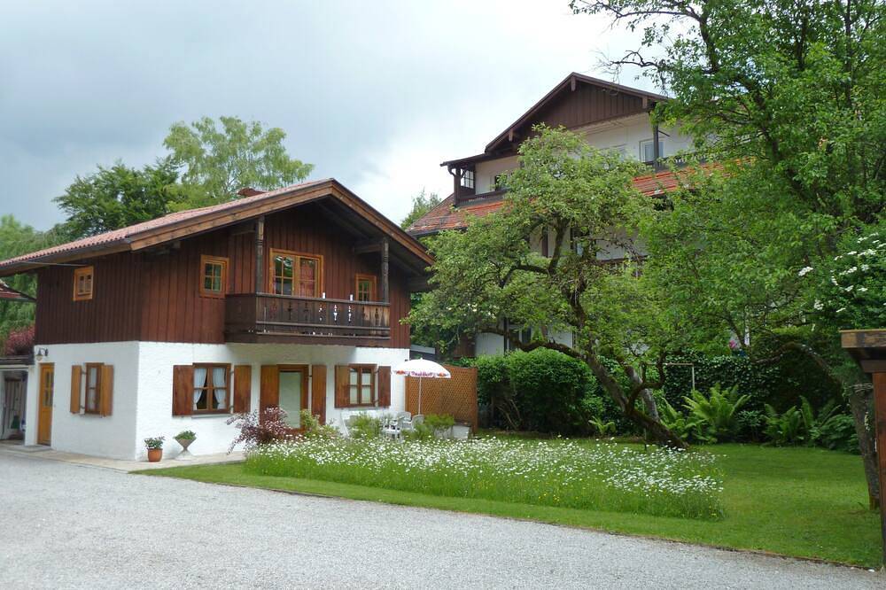 Freistehendes 3-Sterne-Ferienhaus mit Terrasse und Garten, Wlan in Garmisch-Partenkirchen, Bayerische Alpen