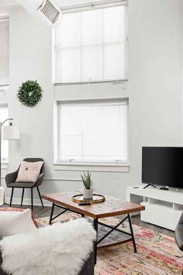 Vacation Rental for 10 Guests in Indianapolis, Indiana, Picture 3