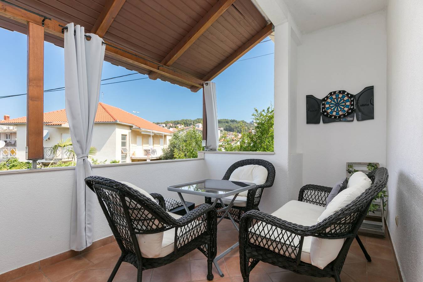 Ganze Wohnung, 1-Zimmer-Ferienwohnung mit Terrasse und Meerblick Okrug Gornji, Ciovo A-23007-b in Okrug Gornji, Ciovo