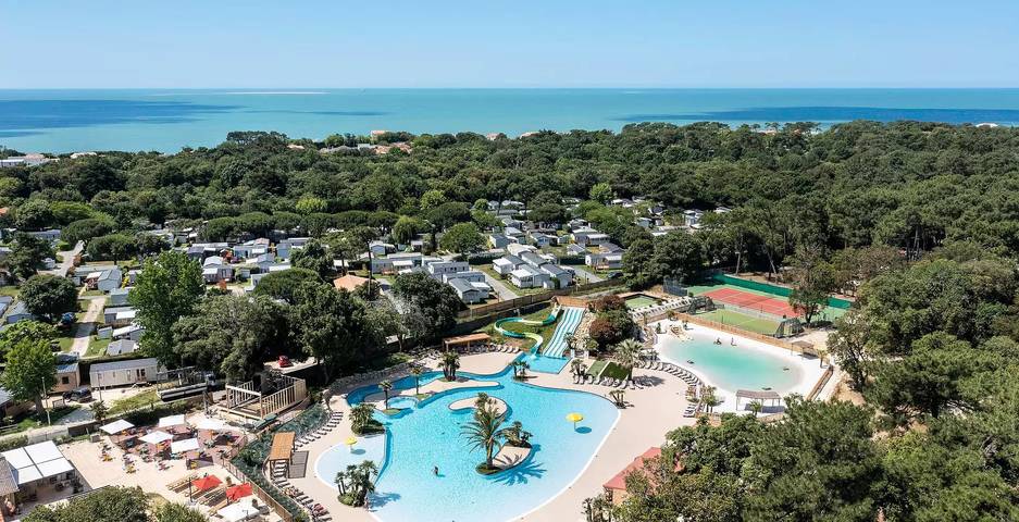 Camping pour 6 personnes, avec terrasse, animaux acceptés