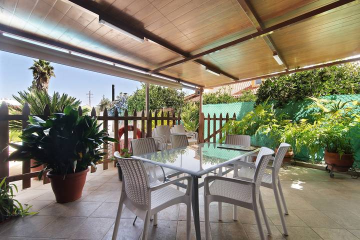 Casa de vacaciones "El Llanete" con vistas a la montaña, piscina compartida y Wi-Fi in Vega de San Mateo, Gran Canaria Norte