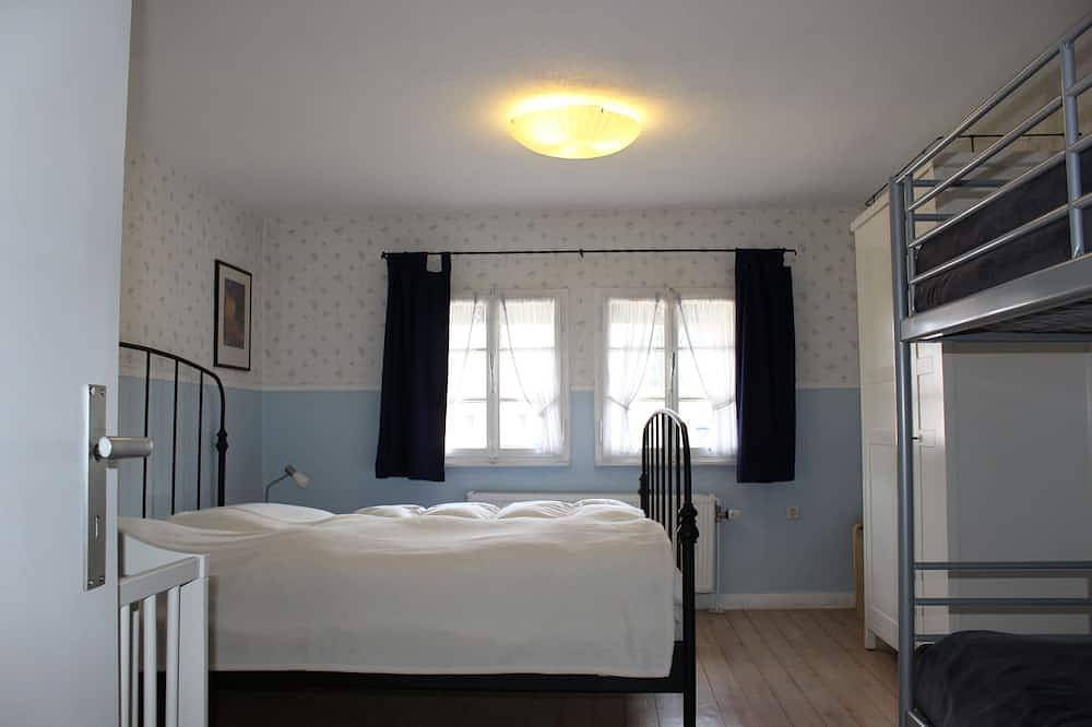 Ferienhaus+Ferienwohnung, 150qm+60qm, insgesamt 5Sz für 16-18 Pers., Kickertisch in Hellenthal, Rureifel (Nordrhein-westfalen)