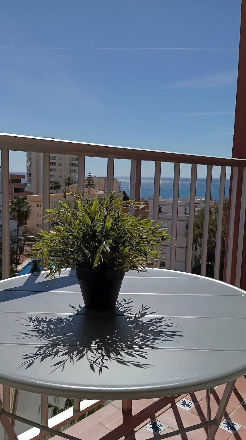 Studio entier, Studio 'Benaldream' avec vue sur la mer, piscine partagée et climatisation in Benalmádena Costa, Benalmádena