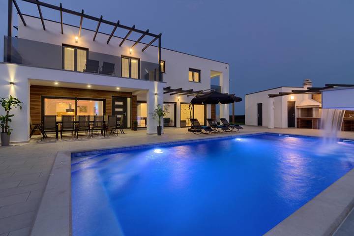 Villa für 14 Personen, mit Terrasse und Pool sowie Garten in Marčana - 4