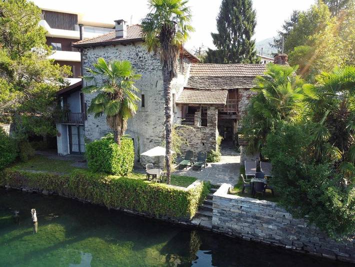 Gîte pour 2 personnes, avec Terrasse et Jardin ainsi que Vue et Vue sur le lac dans Pettenasco