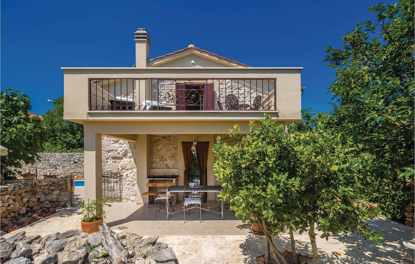 Reizende 2-Zimmer-Wohnung mit Pool und Terrasse, 2,5 km vom Stadtzentrum von Kras entfernt in Garica, Krk