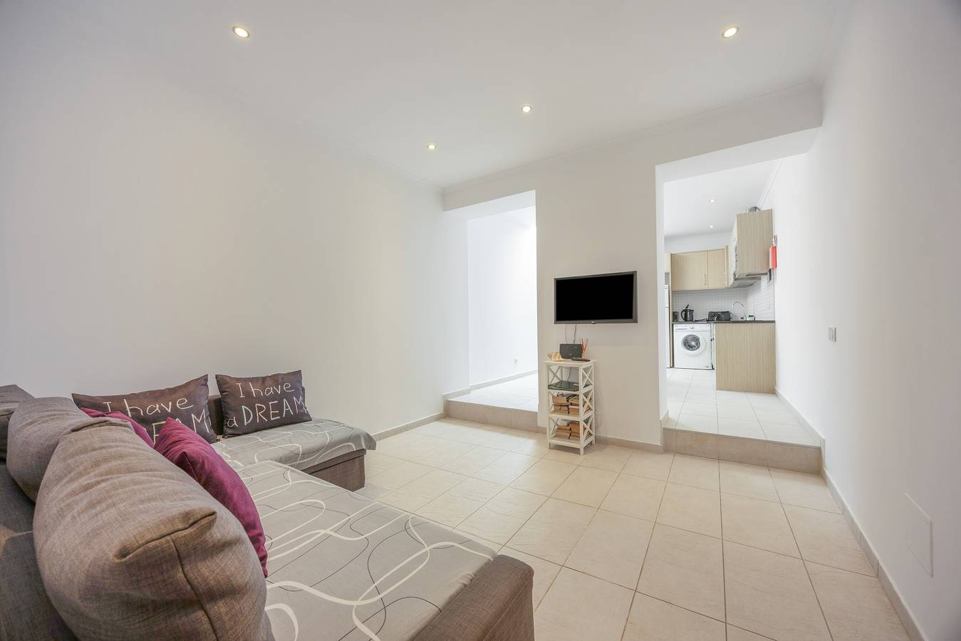 Casa de vacaciones 'Lanzarote' con terraza privada, Wi-Fi y aire acondicionado in Alvor, Distrito de Faro