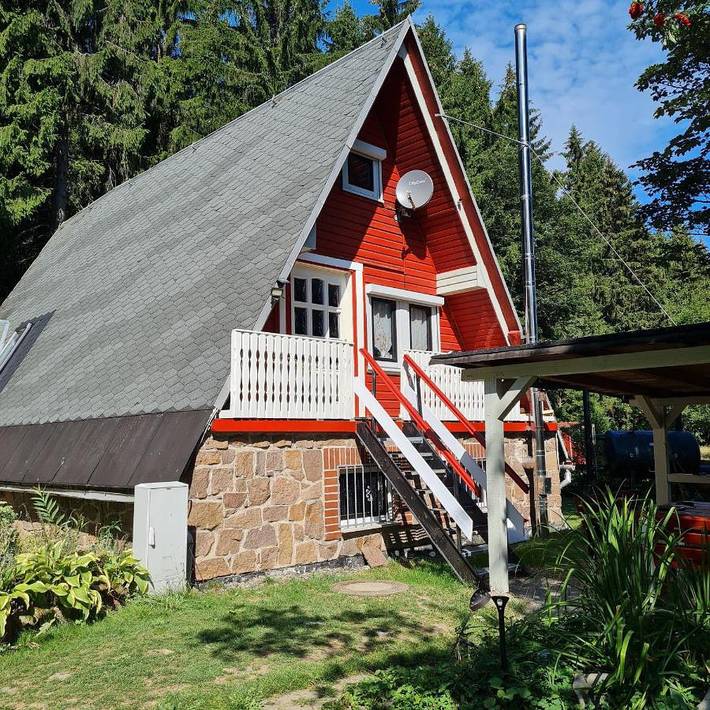 Ferienhaus für 6 Personen, mit Balkon und Terrasse sowie Garten und Ausblick in Neuhaus am Rennweg