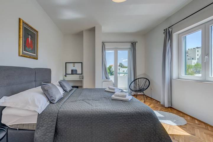 Ferienhaus für 12 Personen, mit Whirlpool und Pool in Split - 4